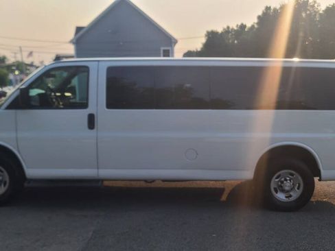 Used 2019 Chevrolet Express 3500 LT w/ LT Preferred Equipment Group RWD image 5