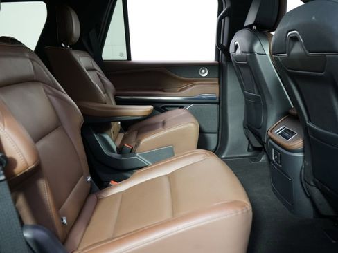 New 2026 Lincoln Navigator Reserve AWD/4WD image 18