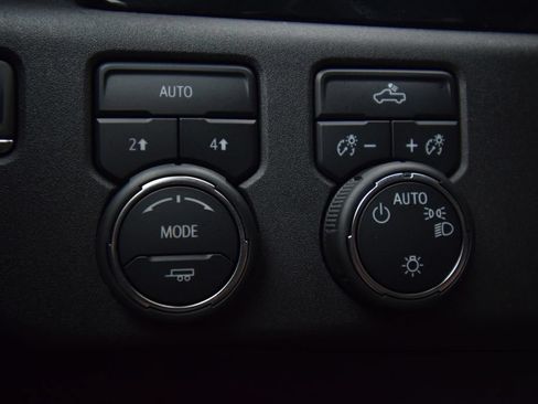 Used 2022 Chevrolet Silverado 1500 LT AWD/4WD image 38