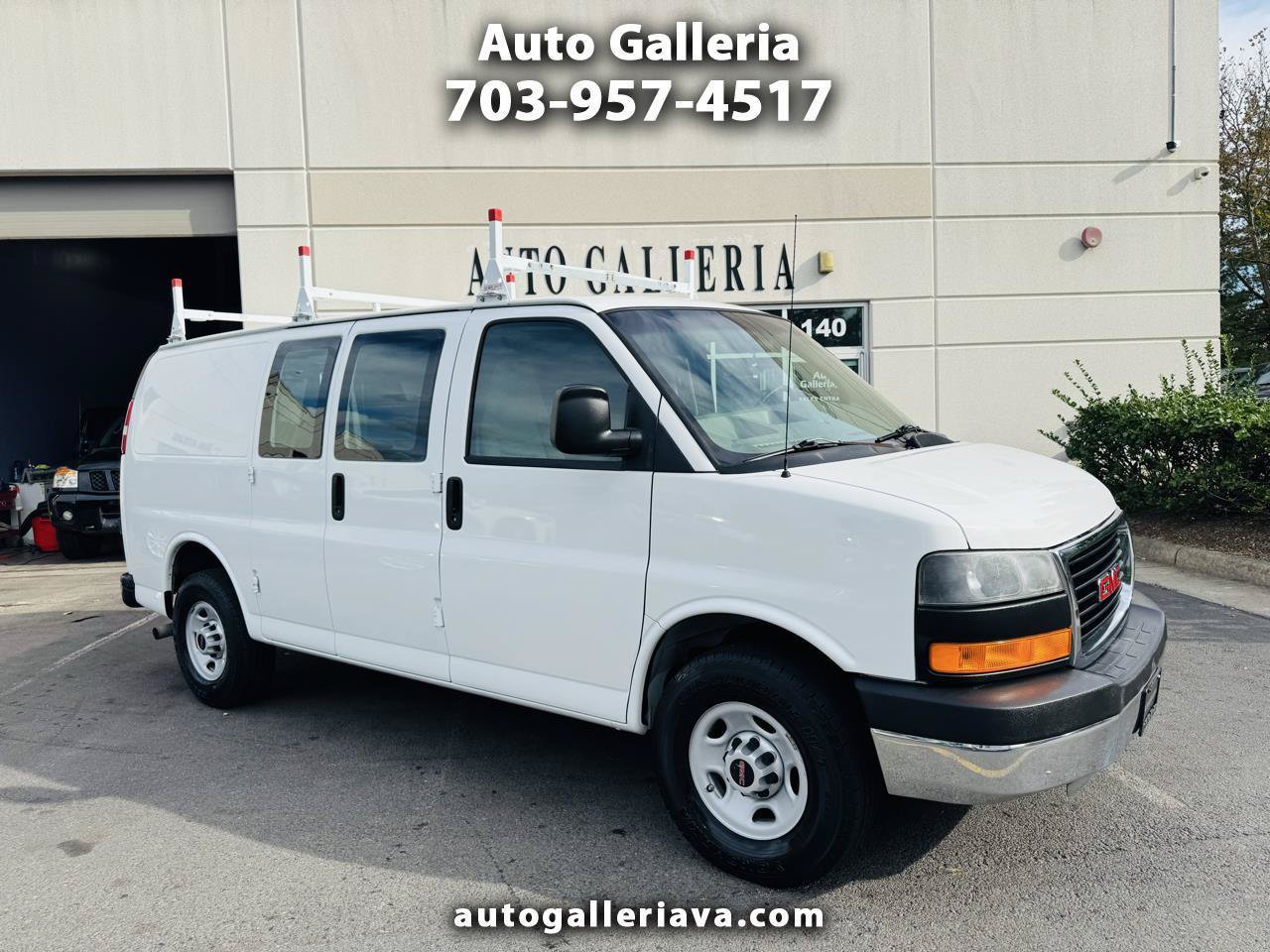 Used 2009 GMC Savana 2500 w/ Chrome Appearance Package RWD image 1