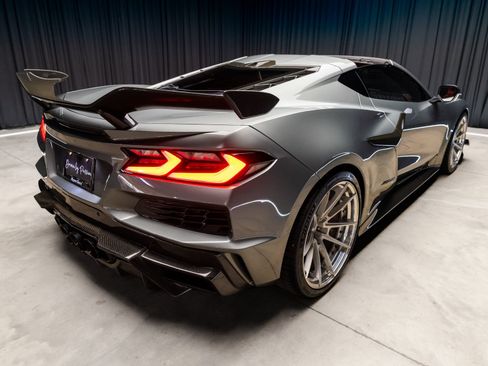 Used 2024 Chevrolet Corvette Z06 RWD image 15