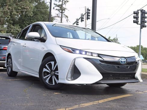 Used 2017 Toyota Prius Prime Premium FWD image 8