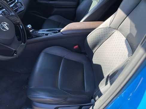 Used 2019 Toyota C-HR Limited image 5