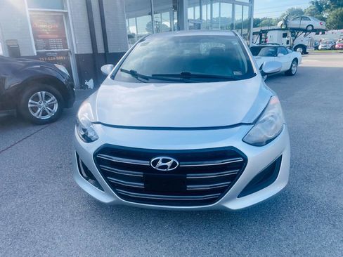 Used 2017 Hyundai Elantra GT image 3
