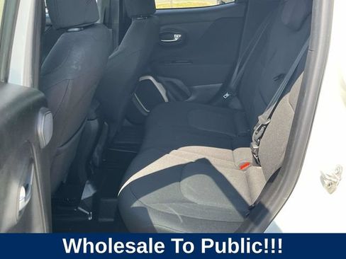 Used 2015 Jeep Renegade Latitude w/ Popular Equipment Group FWD image 16