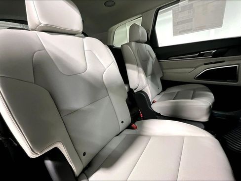 New 2025 Kia Telluride S image 17