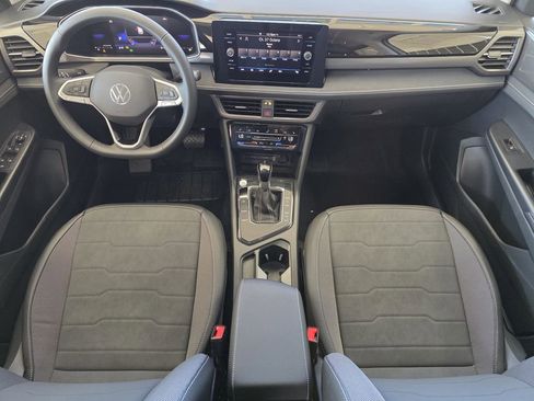 New 2026 Volkswagen Taos SE FWD image 19