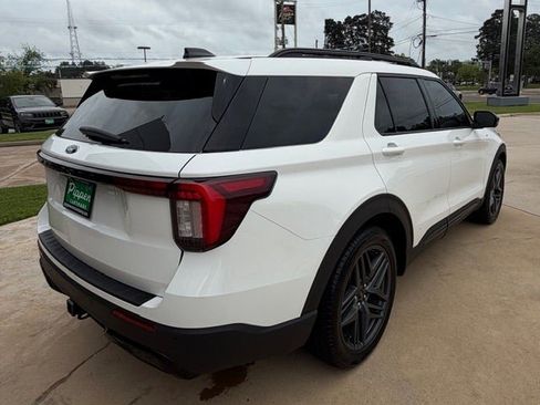 Used 2025 Ford Explorer ST-Line w/ Premium Package RWD image 8
