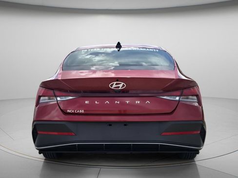 Used 2026 Hyundai Elantra SE FWD image 6