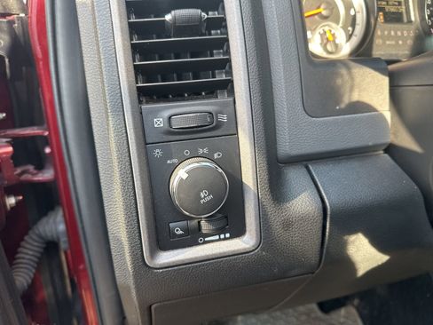 Used 2017 RAM 1500 Express image 17