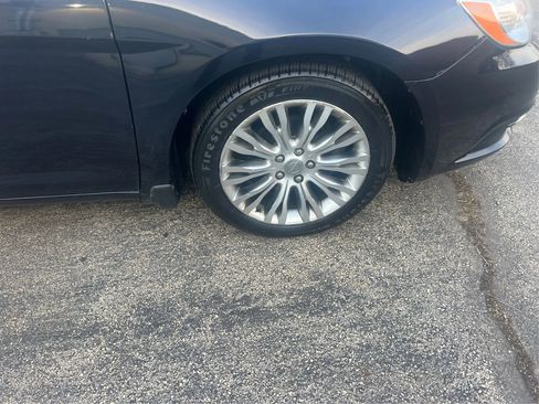 Used 2011 Chrysler 200 Limited FWD image 25