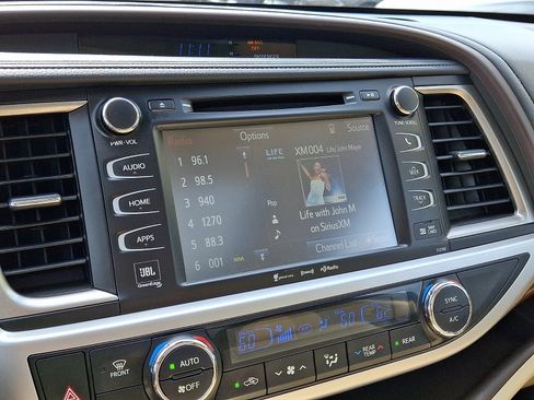 Used 2017 Toyota Highlander Limited Platinum AWD/4WD image 22