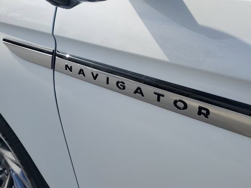 New 2026 Lincoln Navigator Reserve image 7