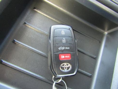 Used 2022 Toyota Tundra CrewMax w/ TRD Off-Road Pkg w/ TRD Off-Road Premium Package AWD/4WD image 35