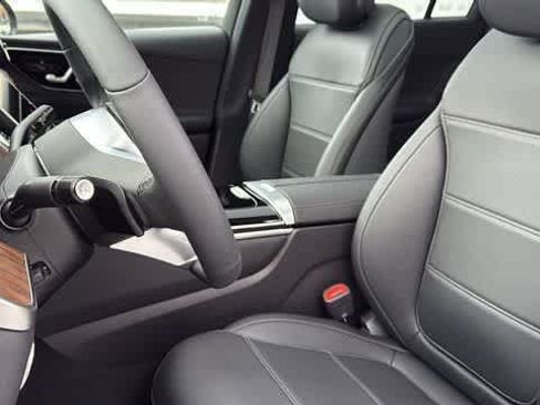 Used 2026 Mercedes-Benz GLC 300 4MATIC image 25