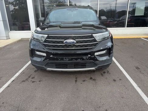 Used 2020 Ford Explorer XLT w/ Equipment Group 202A AWD/4WD image 2