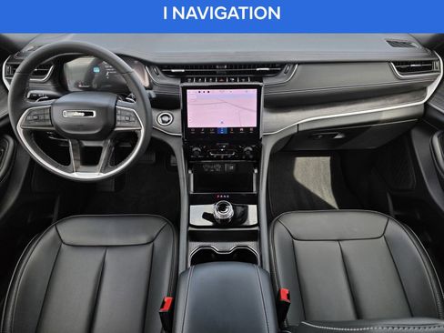 Used 2025 Jeep Grand Cherokee Limited image 11