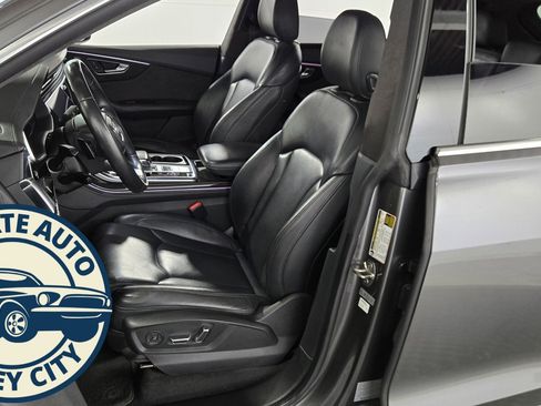 Used 2019 Audi Q8 Prestige w/ Luxury Package image 23