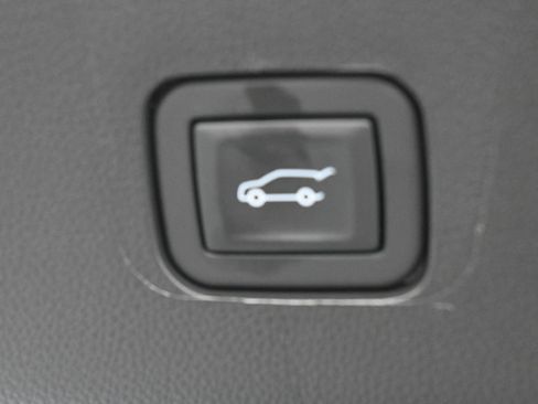 Used 2022 Chevrolet Traverse LT w/ LPO, Floor Liner Package AWD/4WD image 19
