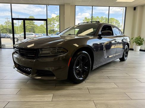 Used 2021 Dodge Charger SXT w/ Leather Interior Group image 3
