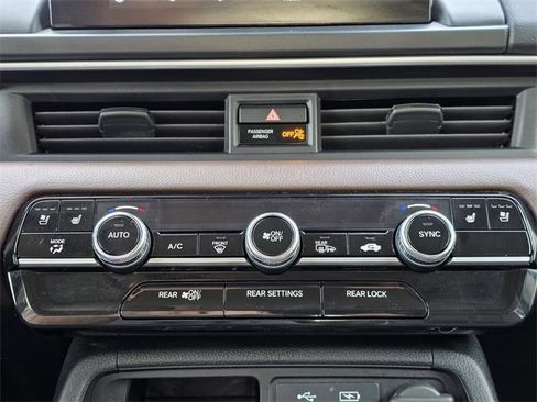 Used 2025 Honda Pilot Elite image 15