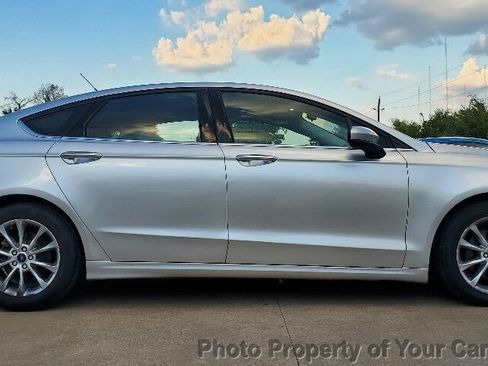 Used 2017 Ford Fusion SE image 11