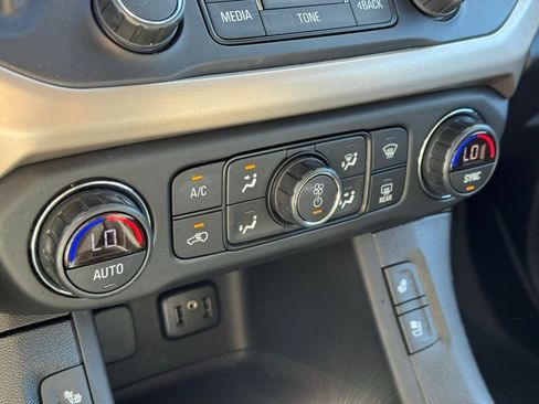 Used 2019 GMC Acadia Denali w/ Technology Package image 38