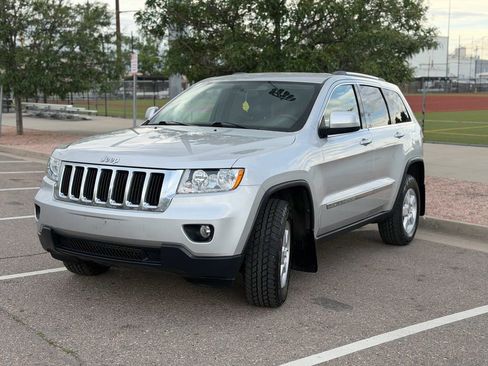 Used 2012 Jeep Grand Cherokee Laredo w/ Laredo E Group AWD/4WD image 5