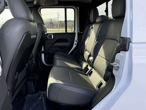 New 2026 Jeep Gladiator Mojave w/ Technology Group AWD/4WD image 14