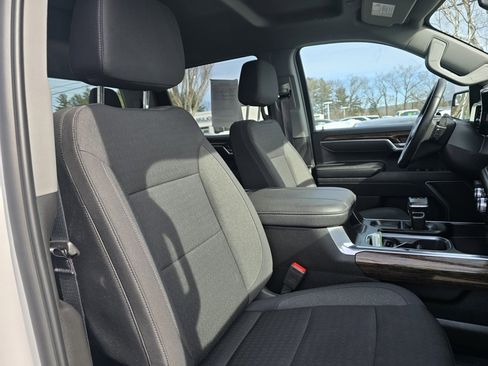 Used 2025 GMC Sierra 1500 Elevation image 12