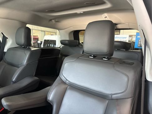 Used 2025 Ford Expedition Active AWD/4WD image 32
