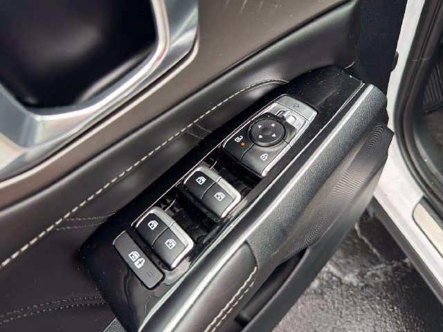 Used 2024 Kia Sorento SX FWD image 12