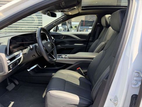 Used 2025 Cadillac Lyriq Luxury AWD/4WD image 21