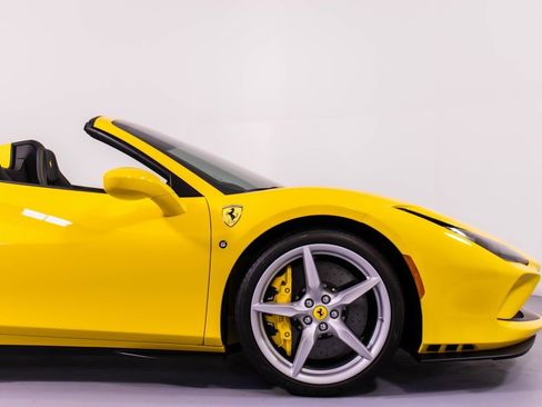 Certified 2022 Ferrari F8 Tributo image 17