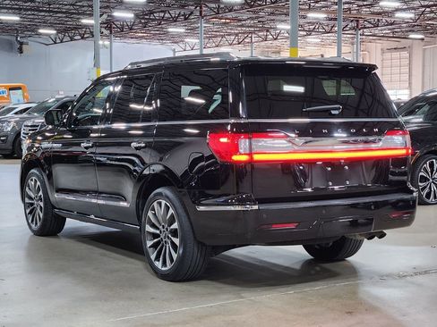 Used 2018 Lincoln Navigator Select w/ Technology Package image 12