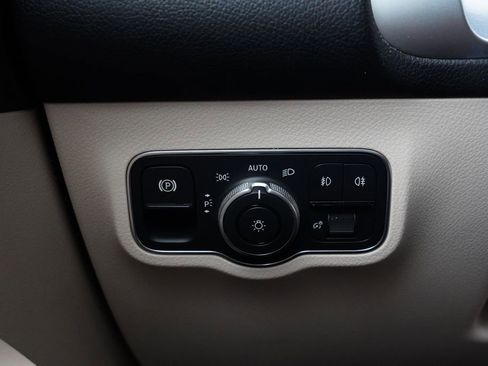 Used 2023 Mercedes-Benz GLB 250 image 29