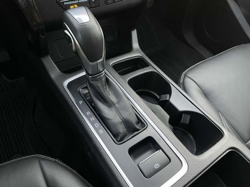Used 2018 Ford Escape Titanium w/ Ford Safe & Smart Package image 19