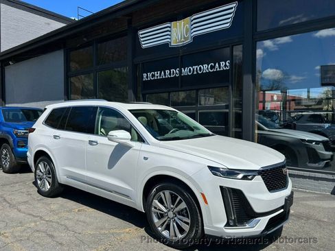 Used 2022 Cadillac XT6 Premium Luxury w/ LPO, Floor Liner Package AWD/4WD image 1