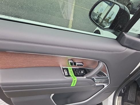 New 2026 Land Rover Range Rover SE image 11