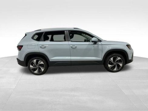 New 2026 Volkswagen Taos SE image 4