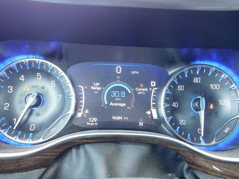 Used 2022 Chrysler Pacifica Limited image 12