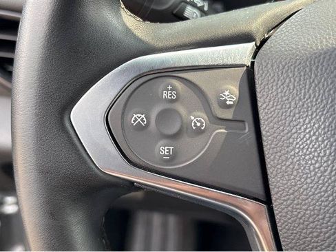 Used 2023 Chevrolet Traverse LT FWD image 20