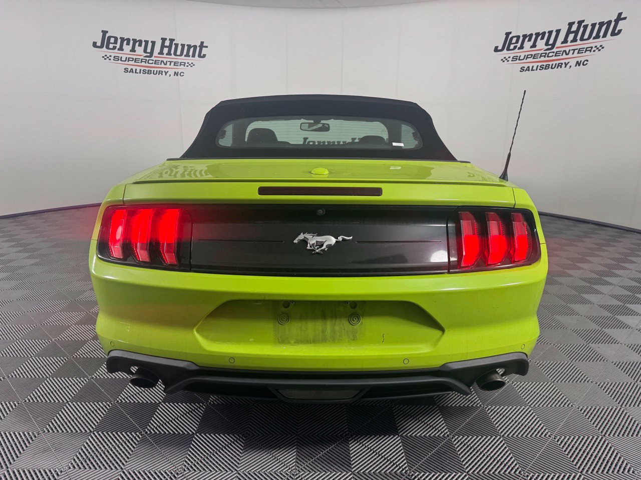 Used 2020 Ford Mustang Premium RWD image 8