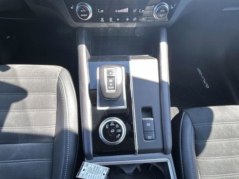 Used 2024 Mitsubishi Outlander SE image 15