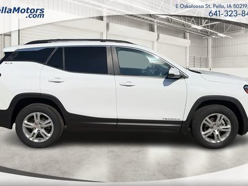 Used 2023 GMC Terrain SLE w/ Driver Convenience Package AWD/4WD image 2