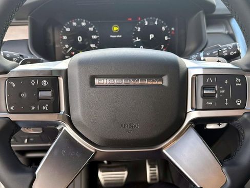 New 2025 Land Rover Discovery Dynamic SE image 28
