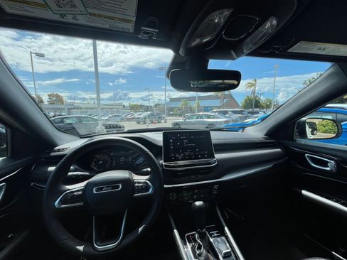 Used 2025 Jeep Compass Trailhawk AWD/4WD image 33