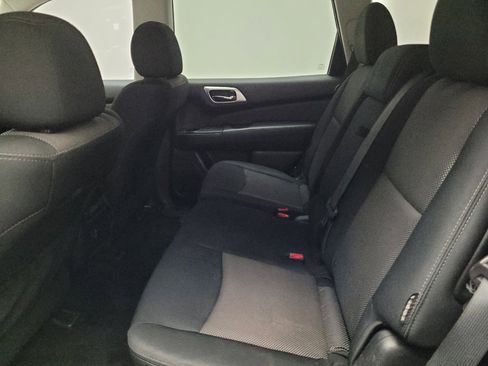 Used 2018 Nissan Pathfinder SV w/ SV Tech Package FWD image 18