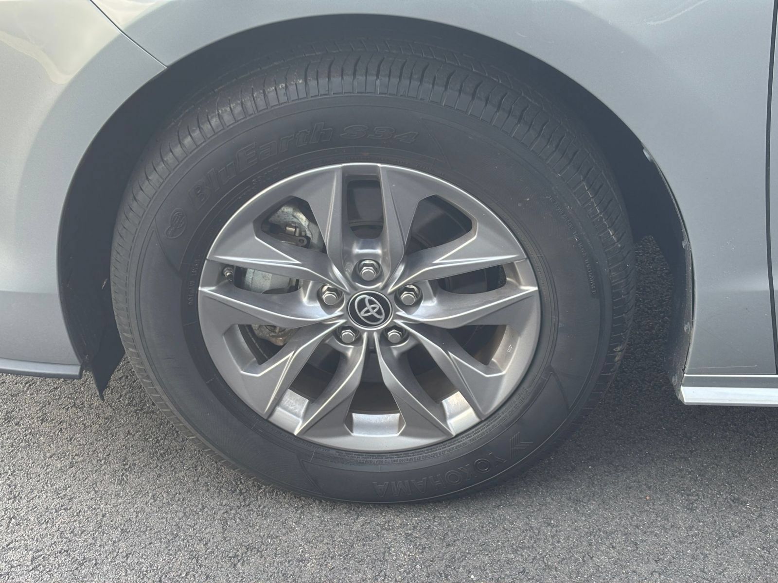 Used 2025 Toyota Sienna XLE FWD image 31