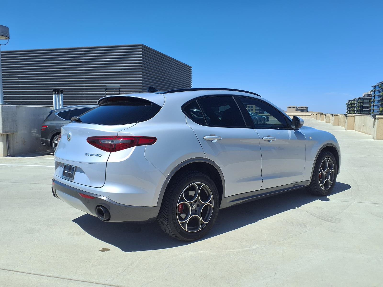 Used 2022 Alfa Romeo Stelvio Ti AWD/4WD image 6